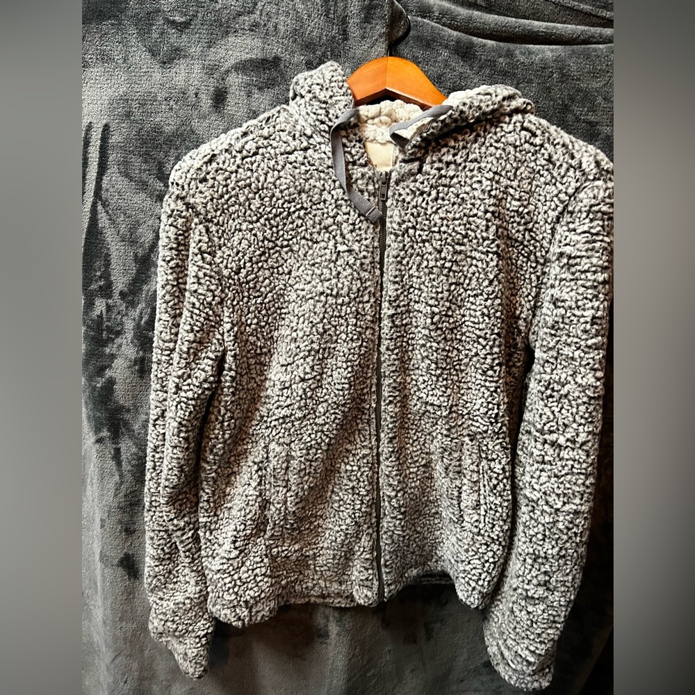 Thread supply jacket